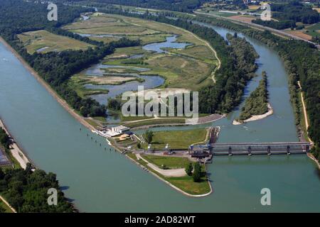 Début du canal du Rhin au barrage de Märkt à Village-Neuf, France Banque D'Images