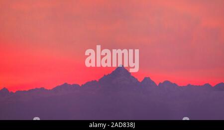 Mont Monviso au coucher du soleil Banque D'Images