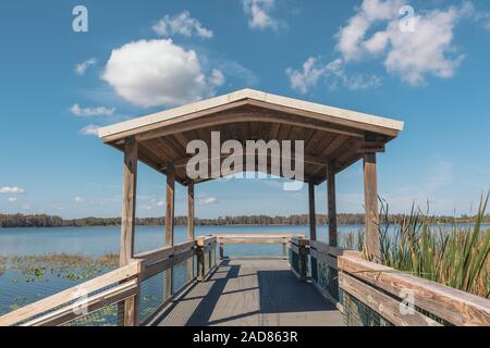 Quai de pêche au camping du lac Louisa State Park près d'Orlando, en Floride. Banque D'Images