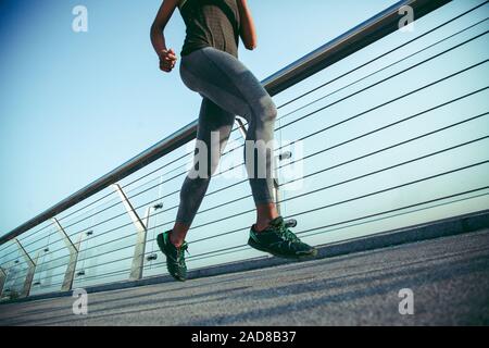 Les jambes de l'exécutant de la sportive stock photo Banque D'Images