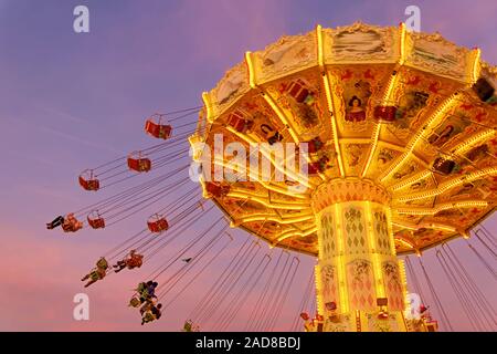 Swing sur une fête foraine Banque D'Images