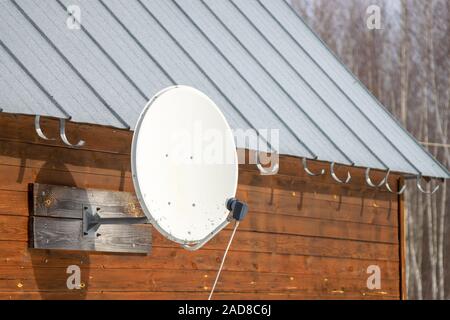 Vieux satellite dish Banque D'Images