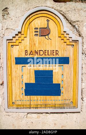 Une pancarte en bois de Bandelier National Monument Banque D'Images