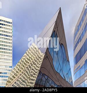 Koe-Bogen complexe du bâtiment par l'architecte Daniel Libeskind, Duesseldorf, Germamay, Europe Banque D'Images