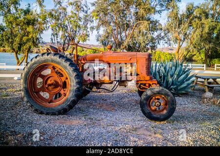 Un véhicule à moteur puissant avec de grandes roues arrière à Yuma, Arizona Banque D'Images