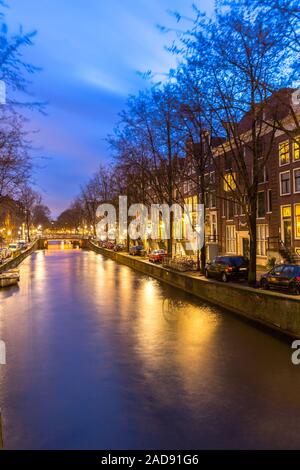 Canaux d'Amsterdam le coucher du soleil Banque D'Images