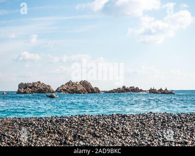 Tombeau du roi Munmu subaquatique de Silla marquée par Daewangam Rocks, Gyeongju Corée du Sud. Il a demandé à être enterré dans la mer de l'est de protéger du Japon Banque D'Images