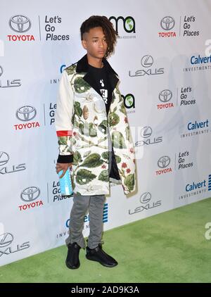 BURBANK, CA. 22 octobre 2016 : Jaden Smith à la 26e Annual Environmental Media Awards à Warner Bros Studios, à Burbank. © 2016 Paul Smith / Featureflash Banque D'Images