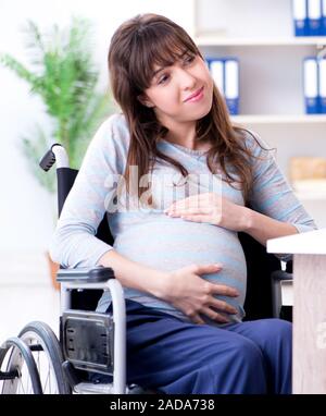 Femme enceinte médecin de passage pour la consultation Banque D'Images