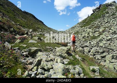 Randonnée à travers le Grastal à la marque près de 57, de l'Ötztal, Autriche Banque D'Images