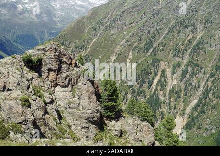 Randonnée à travers le Grastal à la marque près de 57, de l'Ötztal, Autriche Banque D'Images