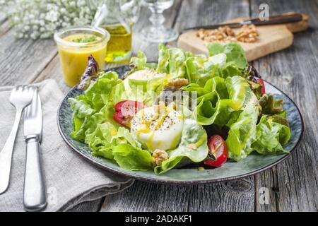 Germen traditionnels de l'été avec laitue laitue gondolé Banque D'Images