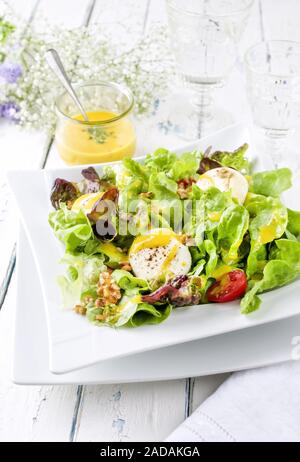 Germen traditionnels de l'été avec laitue laitue gondolé Banque D'Images