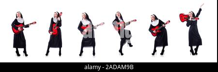 Nun playing guitar isolated on white Banque D'Images