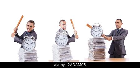 Homme en colère avec pile de papiers et batte de base isolé sur whit Banque D'Images