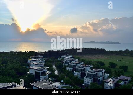 Beau lever de soleil sur la mer Banque D'Images