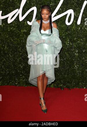 Londres, Royaume-Uni. 09Th Nov, 2019. Rihanna sur le tapis rouge lors de la Fashion Awards au Royal Albert Hall à Londres. Credit : SOPA/Alamy Images Limited Live News Banque D'Images