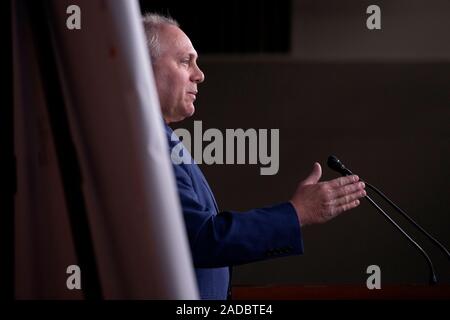 Washington DC, USA. 06Th Dec, 2019. United States House Whip minoritaire Steve Scalise (républicain de Louisiane), ainsi que les United States House Leader minoritaire Kevin McCarthy (républicain de Californie), représentant des Etats-Unis Doug Collins (républicain de Géorgie), et représentant des États-Unis Liz Cheney (républicain du Wyoming), prend la parole à une conférence de presse sur la colline du Capitole à Washington, DC, États-Unis le mardi 3 décembre 2019. Credit : Stefani Reynolds/CNP/MediaPunch MediaPunch Crédit : Inc/Alamy Live News Banque D'Images