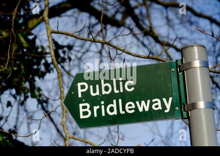 En hiver Broadwell un village des Cotswolds près de Stowe-on-the-Wold Gloucestershire. UK Public Bridleway Sign Banque D'Images