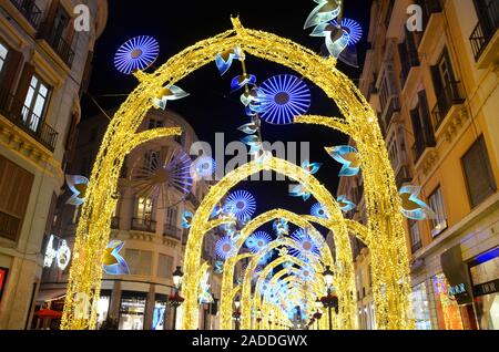 Calle Larios, la rue principale de Malaga, Espagne, durant les fêtes de Noël 2019 Banque D'Images