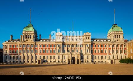 L'Extension de l'Amirauté de Londres ou de vieux bâtiment de l'amirauté. Style Queen Anne, fin du xixe siècle, sur Horse Guards Parade à Whitehall à Londres. Banque D'Images