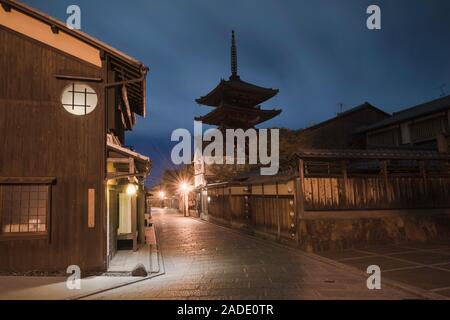 Kyoto, Japon - 3 novembre 2018 : Avis de Tour Yasaka la nuit, Higashiyama-ku, Kyoto, Japon Banque D'Images