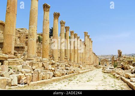 Le Cardo Maximus, la rue principale dans le site archéologique de Jerash, l'ancienne ville de Gérasa, 50 km loin de la capitale Amman en Jordanie. Banque D'Images