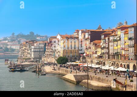 Vue panoramique sur le bord de mer du Douro, Porto, Portugal Banque D'Images