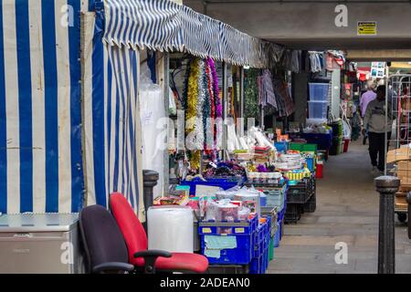 Marché libre. CMK, avec le milieu de l'boulevard (boulevard) passant au plafond, Centre, Milton Keynes Buckinghamshire, Angleterre, Royaume-Uni. Banque D'Images