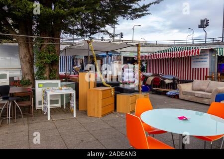 Marché libre. CMK, avec le milieu de l'boulevard (boulevard) passant au plafond, Centre, Milton Keynes Buckinghamshire, Angleterre, Royaume-Uni. Banque D'Images