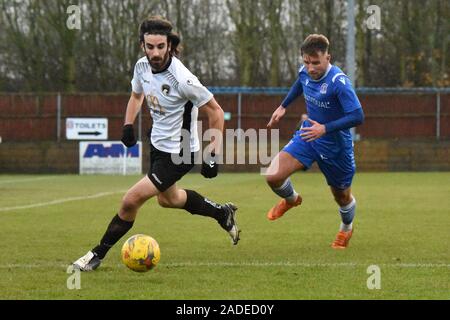 Mawford Weston-Supermare Jake de la défense d'un coup de pied de coin entrant à partir de Swindon Supermarine Fc 30/11/2019 Swindon Wilts Angleterre Royaume-uni. Banque D'Images