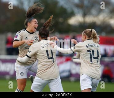 DAGENHAM, EN ANGLETERRE - 01 DÉCEMBRE : Kirsty Hanson de Manchester United Women célèbre son but au cours de la Barclays Women's super match de championnat entre l'Ouest Banque D'Images