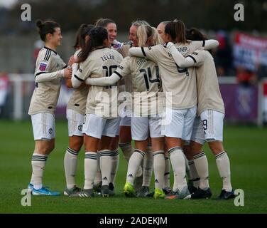 DAGENHAM, EN ANGLETERRE - 01 DÉCEMBRE : Kirsty Hanson de Manchester United Women célèbre son but au cours de la Barclays Women's super match de championnat entre l'Ouest Banque D'Images