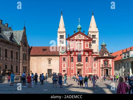 Basilique Saint-Georges au Château de Prague, Hradcany, Prague, la Bohême, République Tchèque Banque D'Images