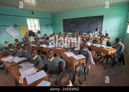 Les élèves en classe, l'école primaire, l'Académie Mirisa, Nakuru, Kenya Banque D'Images
