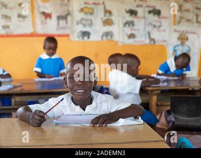 Les élèves de l'école 24 dans l'éducation préscolaire dans la classe, Mirisa-Academy, Nakuru, Kenya Banque D'Images