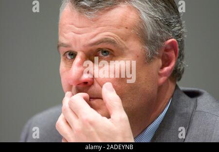 Dusseldorf ALLEMAGNE 10.3.2004, l'entreprise : le Dr Wulf H. BERNOTAT, Président du Conseil exécutif, Conférence de presse des résultats annuels d'EON AG Banque D'Images