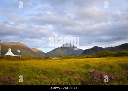 Chalet blanchi à la chaux près de Sligachan. Île de Skye, Highland, Écosse, Royaume-Uni Banque D'Images