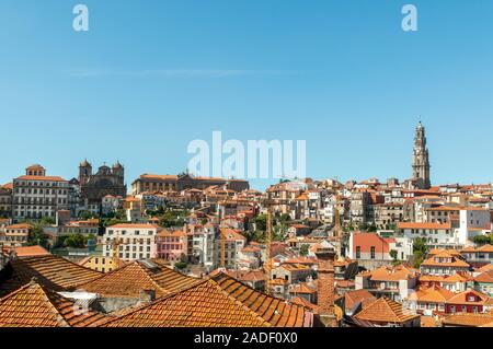 Une vue sur la ville de Porto, au Portugal. Nord depuis la colline de la Cathédrale Banque D'Images