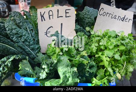 Marché de légumes. Marché alimentaire à Marsaxlokk, Malte. Les fruits et légumes dans le marché de l'alimentation de rue. Alimentation saine. Concept de vie sain.Var Banque D'Images