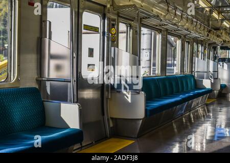 Nagoya, Japon - Nov 9, 2019. Intérieur d'un train JR à Nagoya, au Japon. Nagoya est situé au centre de Honshu (île principale) avec une population de 2,2 Banque D'Images