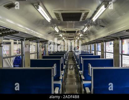 Nagoya, Japon - Nov 9, 2019. Intérieur d'un train JR à Nagoya, au Japon. Nagoya est situé au centre de Honshu (île principale) avec une population de 2,2 Banque D'Images