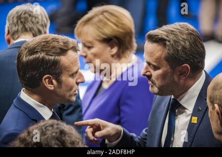 London, Greater London, UK. 9Th Jul 2019. Emmanuel Macron, Président de la Tchèque de la France, gauche, et Xavier Bettel, Premier Ministre du Luxembourg, droite, parlez pendant le 70e anniversaire du Sommet de l'OTAN à Londres. Credit : Celestino Arce Lavin/ZUMA/Alamy Fil Live News Banque D'Images