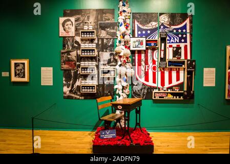 Ofrenda d'art, exposition d'objets traditionnels pour le Jour des Morts, día de muertos célébration, Musée National d'Art Mexicain, Chicago, Illinoi Banque D'Images