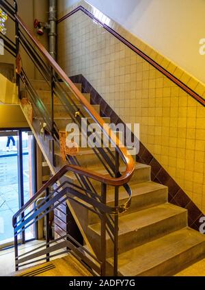 D'escalier dans un bâtiment de style art déco à Melbourne en Australie. Banque D'Images