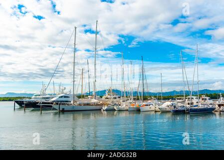 Bateaux dans le port de Denarau, Nadi - Fidji. L'espace de copie pour le texte Banque D'Images