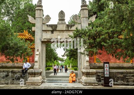 Mausolée de Ming Xiaoling ;La Voie Sacrée, est une route principale menant à toutes les tombes des Tombes impériales des dynasties Ming et Qing à Beijing Chine Banque D'Images