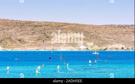 Cesme, İzmir/Turquie - juin 23, 2019: Planche à voile à Alacati Banque D'Images