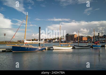 Le front de mer de Wells-next-the-Sea dont le port et le grenier, Norfolk, Angleterre Banque D'Images