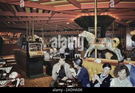 Carousel bar, Pleasure Beach Blackpool, Lancashire, Angleterre, Royaume-Uni. Circa 1980 Banque D'Images